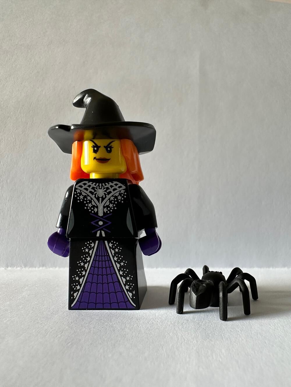 Orjinal Lego Minifigür Witch with Black Spider