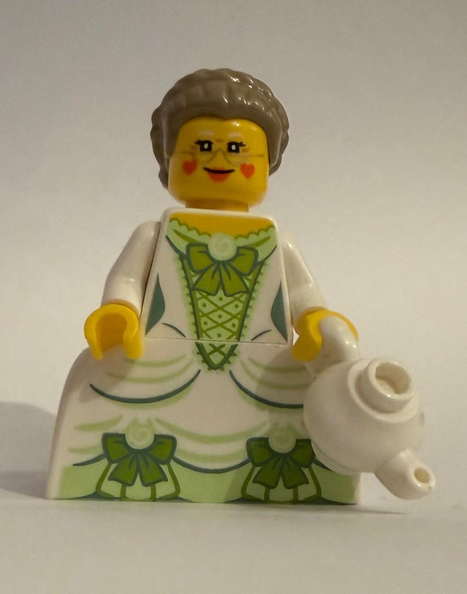 Orjinal Lego Minifigür Big Green Dress Lady with Tea Cup