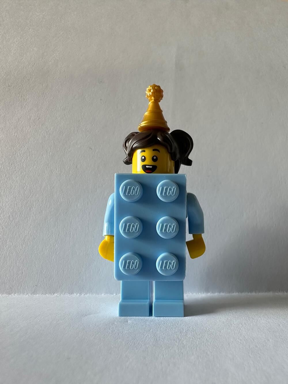 Lego Minifigür Blue Birthday Brick Suit Girl