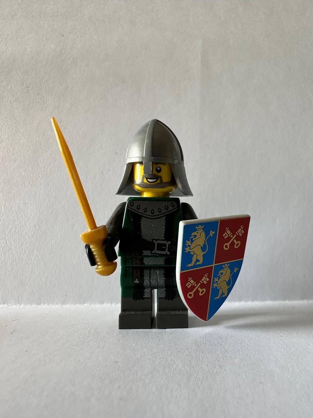 Orjinal Lego Minifigür Green Knight with Shield and Sword