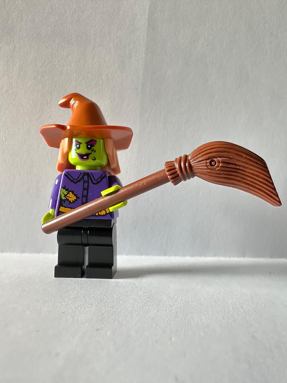 Orjinal Lego Minifigür Wacky Witch with Broom