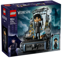 Lego Wednesday Addams Figürü 76780